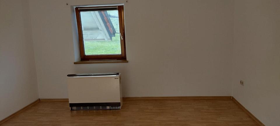 Etagenwohnung Teisnach - 3 Zimmer, 80 m&sup2;, 680&euro; | Angebot:25978586