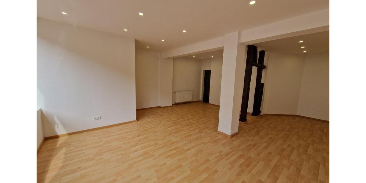 Reihenhaus Stadtoldendorf - 8 Zimmer, 165 m&sup2;, 890&euro; | Angebot:26659987