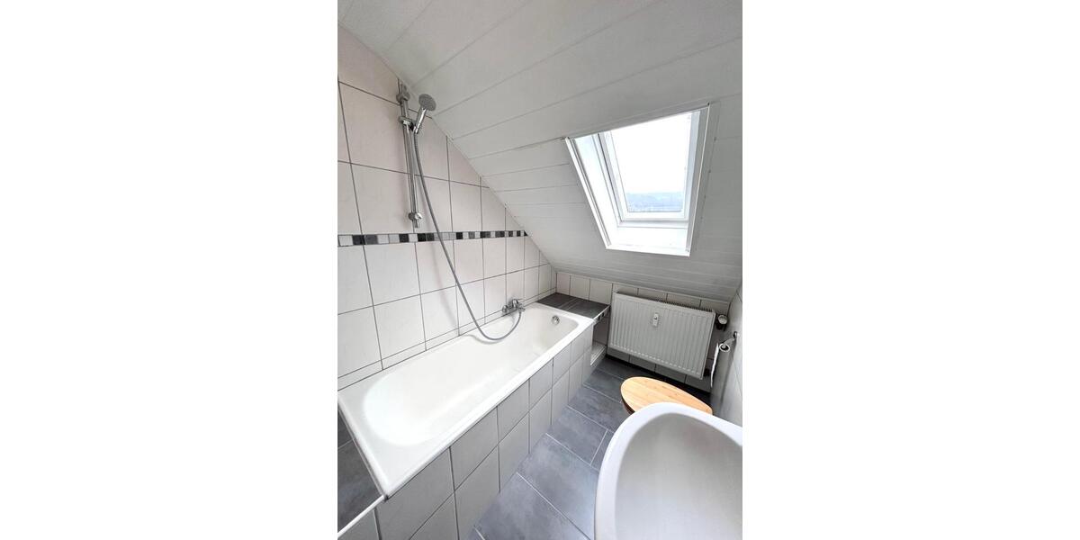 Dachgeschoßwohnung Illingen - 3 Zimmer, 65 m&sup2;, 700&euro; | Angebot:25936880