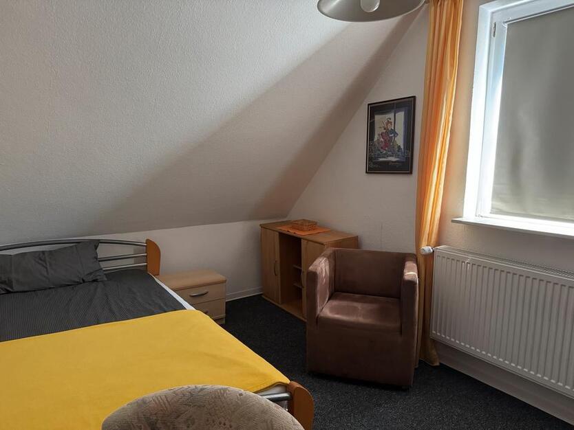 1 möbliertes Zimmer ab sofort frei