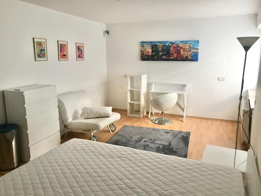 29m²WG-Zimmer,insg.44m²,1 Person,545 €+255 € NK800 € inkl. Strom
