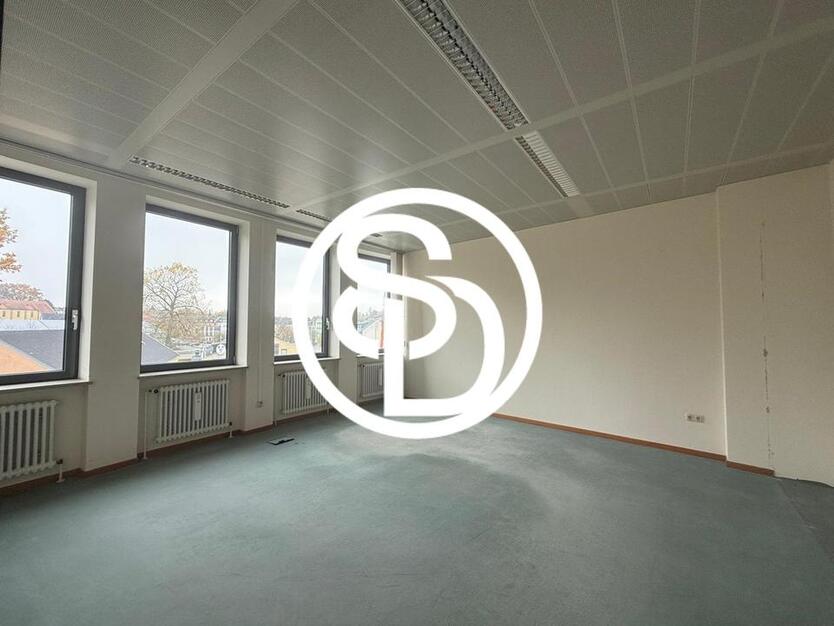 Bürofläche in zentraler Lage in Selb Gesamtfläche ca. 400 m² im 1. Obergeschoss - barrierefrei mit Aufzug – Tiefgarage - gute Erreichbarkeit