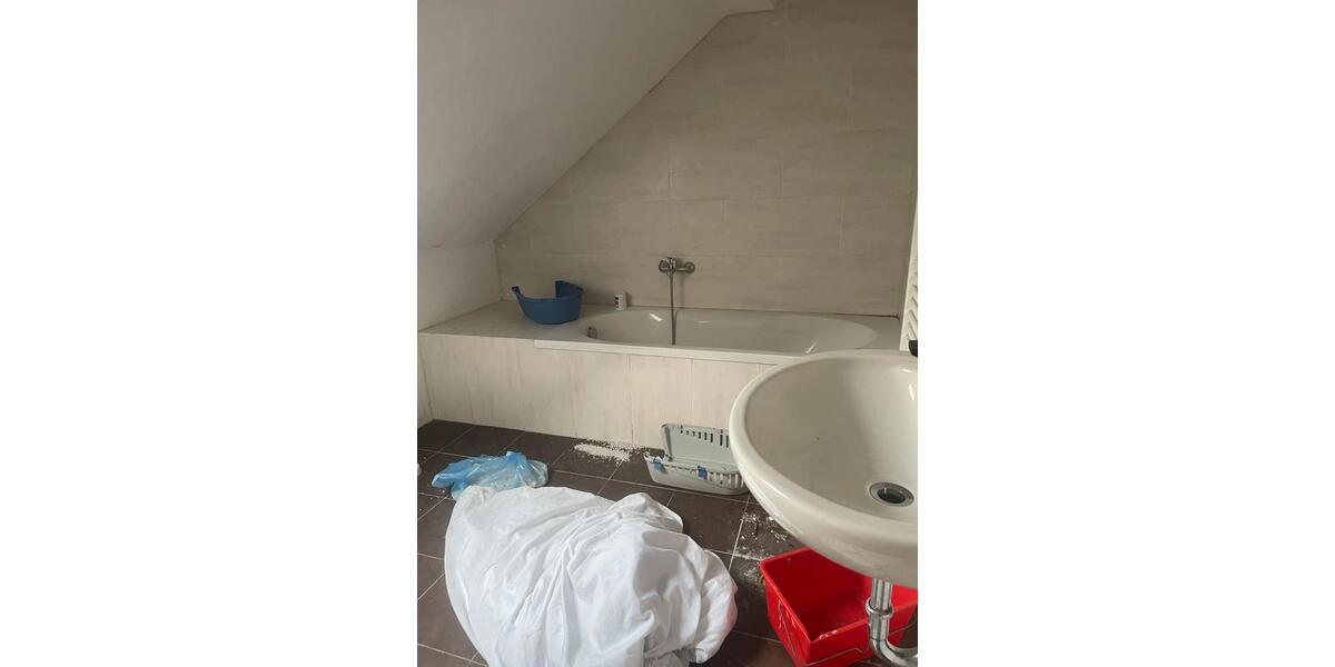 Dachgeschoßwohnung Gelsenkirchen Gelsenkirchen-Mitte - 3 Zimmer, 85 m&sup2;, 1.000&euro; | Angebot:26702230