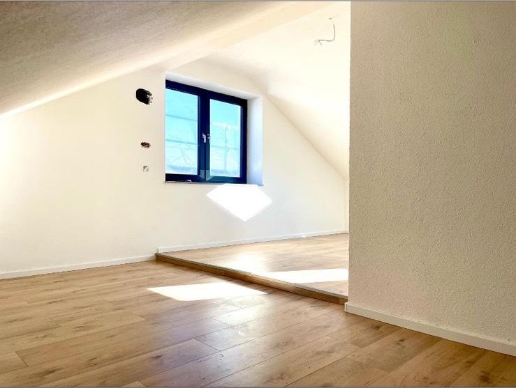 Dachgeschoßwohnung Gärtringen - 2 Zimmer, 67 m&sup2;, 1.200&euro; | Angebot:26407636
