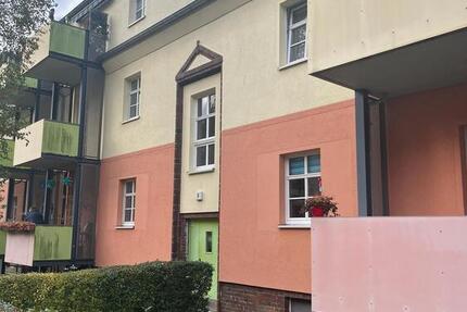 3-Zimmer-Wohnung mit Balkon und Tageslichtbad in ruhiger Seitenstraße 3 zimmer
