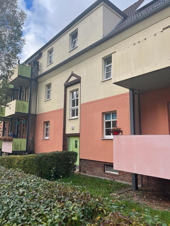 3-Zimmer-Wohnung mit Balkon und Tageslichtbad in ruhiger Seitenstraße 3 zimmer