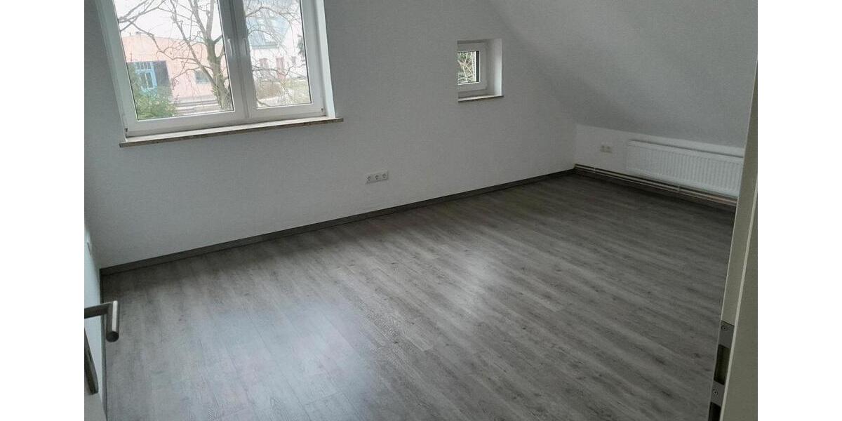 Etagenwohnung Gnoien - 5 Zimmer, 120 m&sup2;, 1.180&euro; | Angebot:24729214