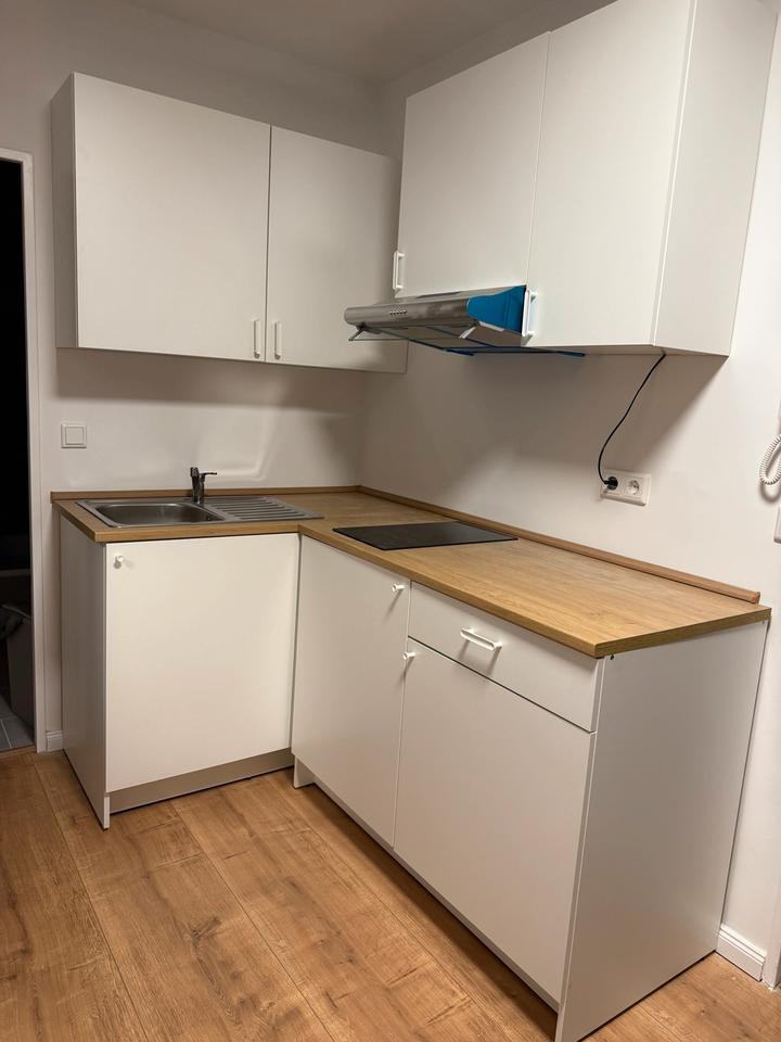 Großes WG Zimmer in renovierte Wohnung in Westend Berlin