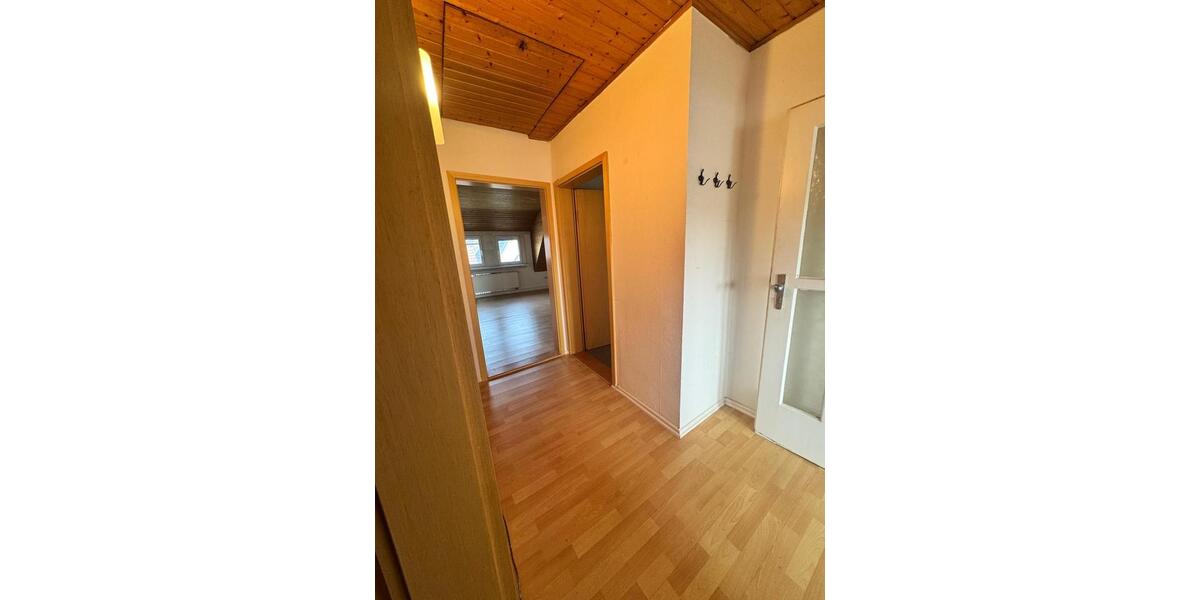 Dachgeschoßwohnung Kitzingen - 2 Zimmer, 63 m&sup2;, 500&euro; | Angebot:25257451