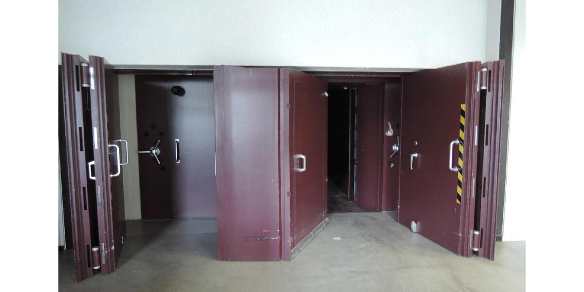 # ca.80qm Büro mit bis zu 180qm Ausstellungs-Lagerflächen in Wesel Citynah ## zimmer