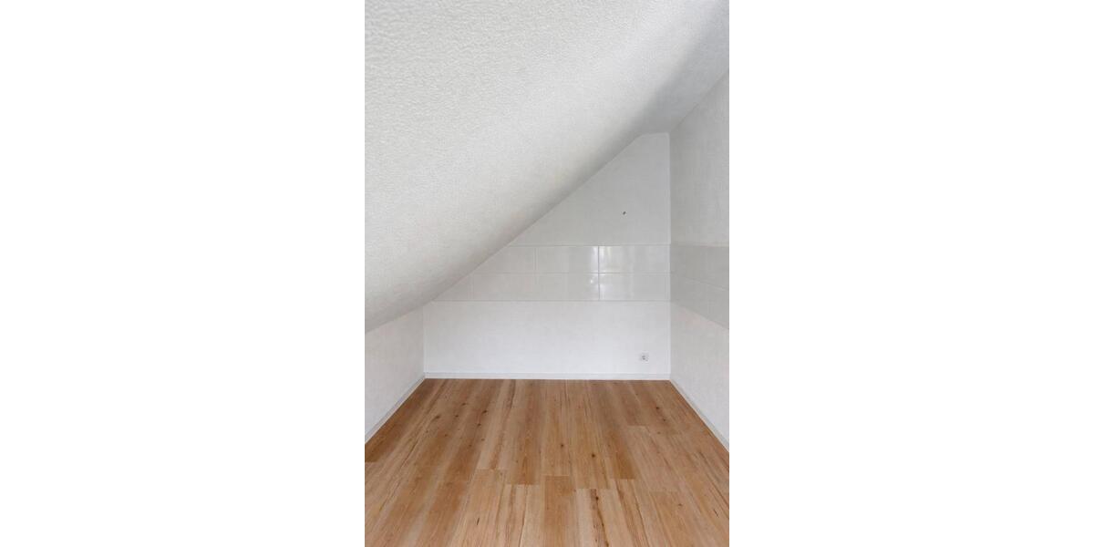 Dachgeschoßwohnung Wilkau-Haßlau Haßlau - 3 Zimmer, 67 m&sup2;, 435&euro; | Angebot:26231450