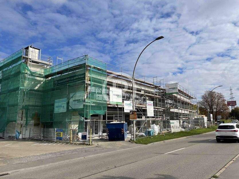 Gewerbe Neubau Objekt in Weinstadt-Endersbach. Großzügige Bürofläche im OG mit Stellplätze. zimmer