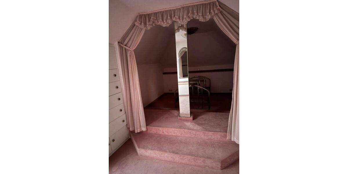 Lichtdurchflutete Wohnung in Zweifamilienhaus mit großem Balkon in Krefelder Bestlage zu vermieten 3 zimmer