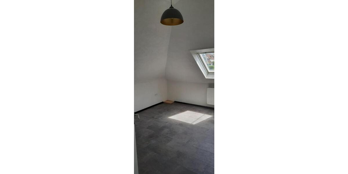 Dachgeschoßwohnung Wallerfangen - 3 Zimmer, 85 m&sup2;, 650&euro; | Angebot:26265706