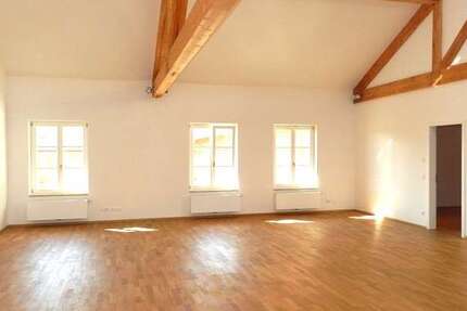 Haus Oberpframmern - 3.5 Zimmer, 225 m&sup2;, 2.900&euro; | Angebot:26180850