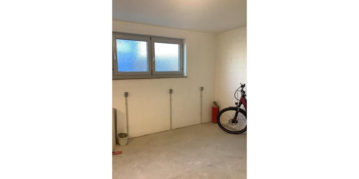 Etagenwohnung Frickenhausen - 4 Zimmer, 137 m&sup2;, 1.400&euro; | Angebot:24711366