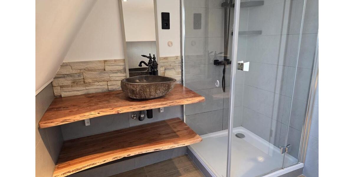 Dachgeschoßwohnung Emden - 3 Zimmer, 100 m&sup2;, 1.200&euro; | Angebot:24785331