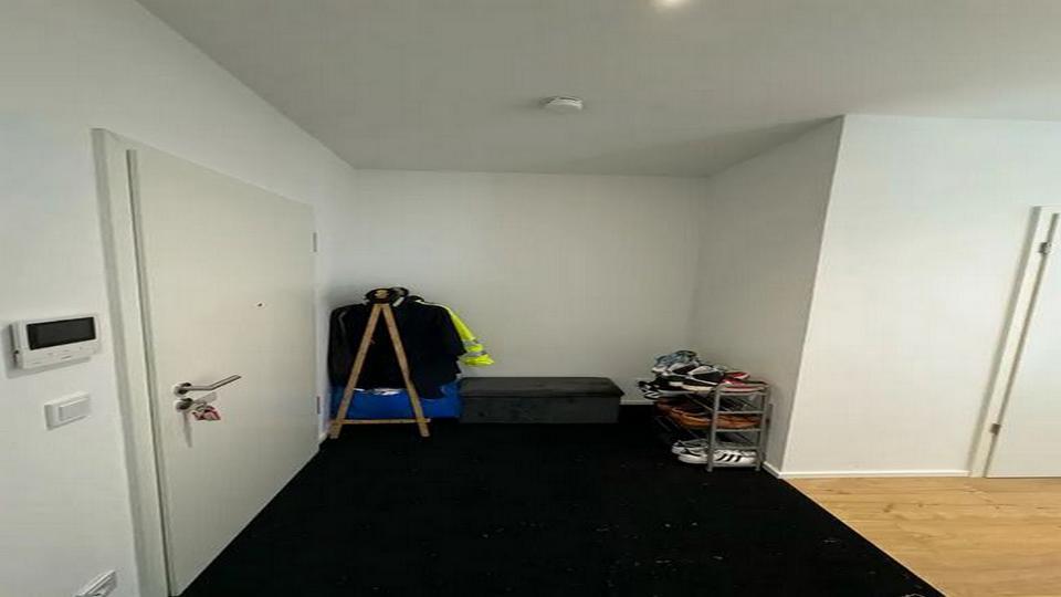 Geschmackvolle und geräumige Wohnung mit zwei Zimmern sowie Balkon