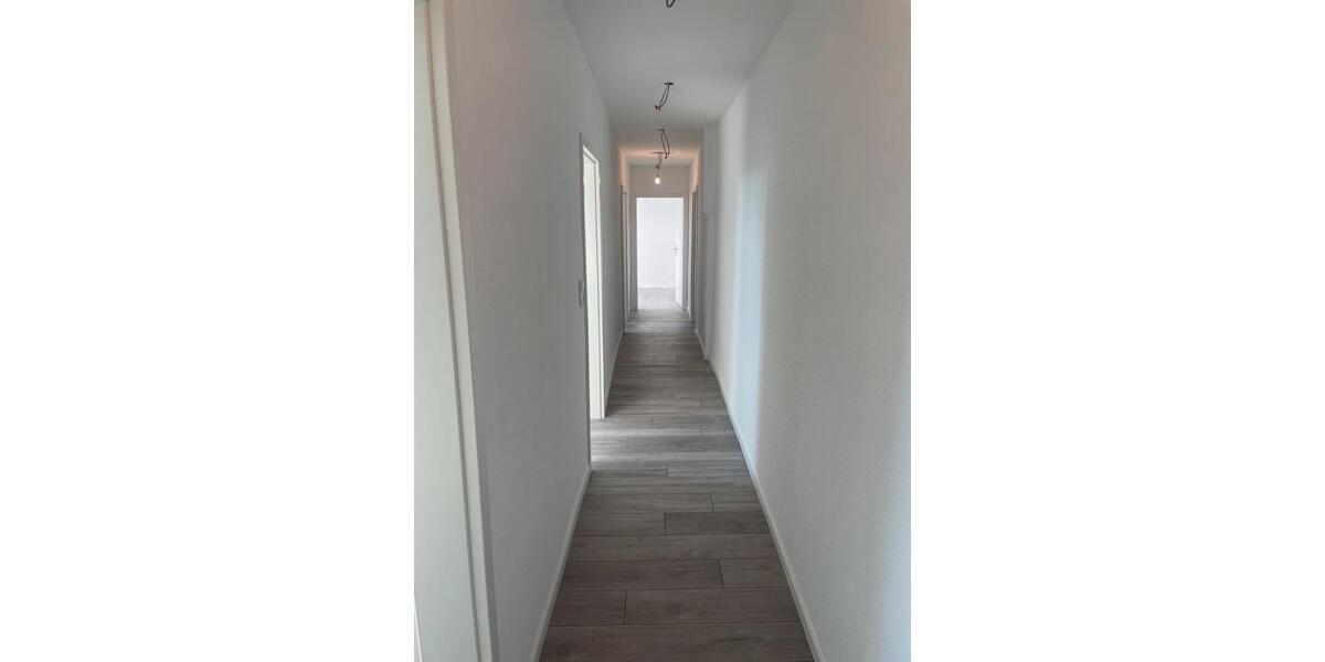 Dachgeschoßwohnung Solingen Aufderhöhe - 4 Zimmer, 80 m&sup2;, 950&euro; | Angebot:25234466