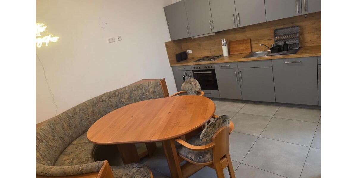 Wohnen auf Zeit Burgheim - 7 Zimmer, 260 m&sup2;, 23&euro; | Angebot:23315544