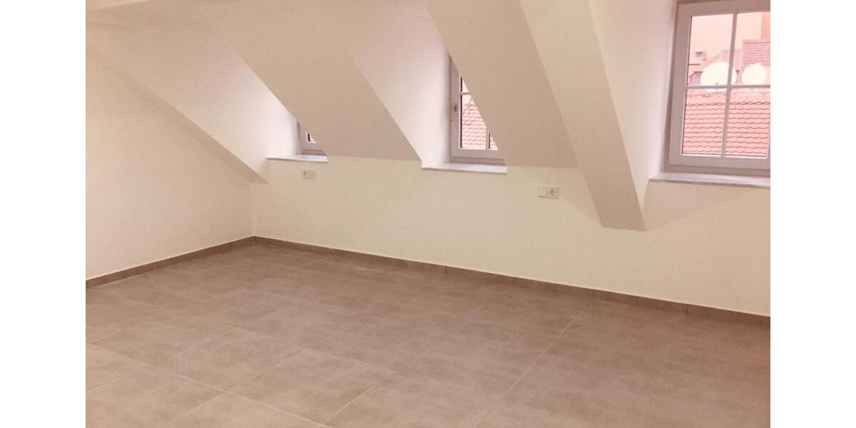 Dachgeschoßwohnung Volkach - 3.5 Zimmer, 80 m&sup2;, 899&euro; | Angebot:24415550