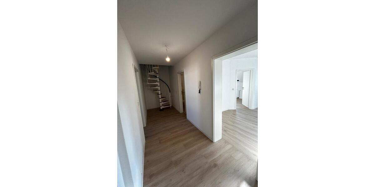 Dachgeschoßwohnung Chemnitz Ebersdorf - 3 Zimmer, 75 m&sup2;, 500&euro; | Angebot:25264315