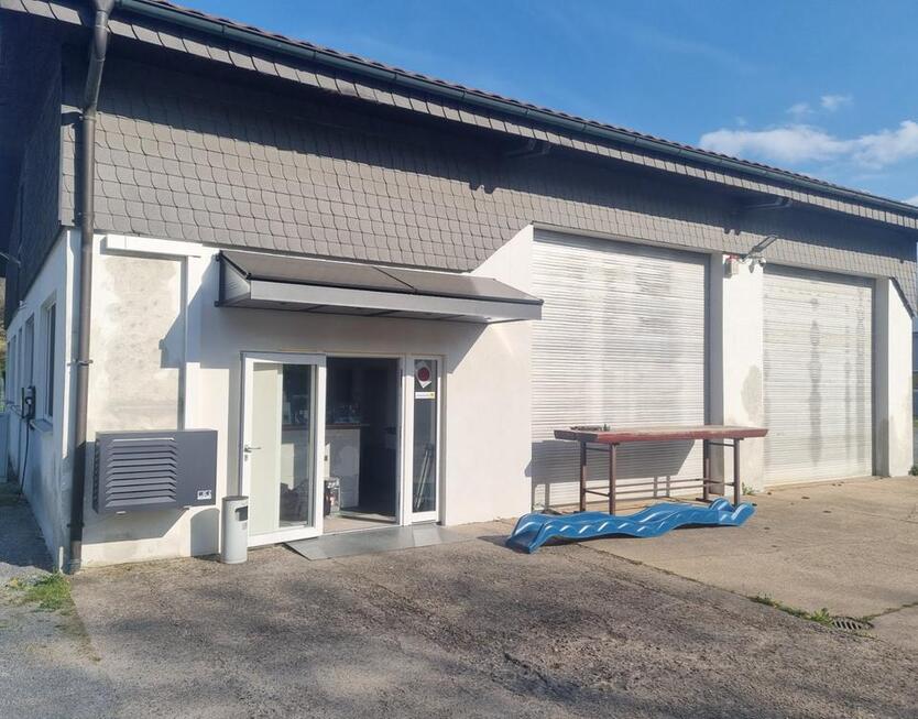 Gewerbehalle mit Freifläche zu vermieten