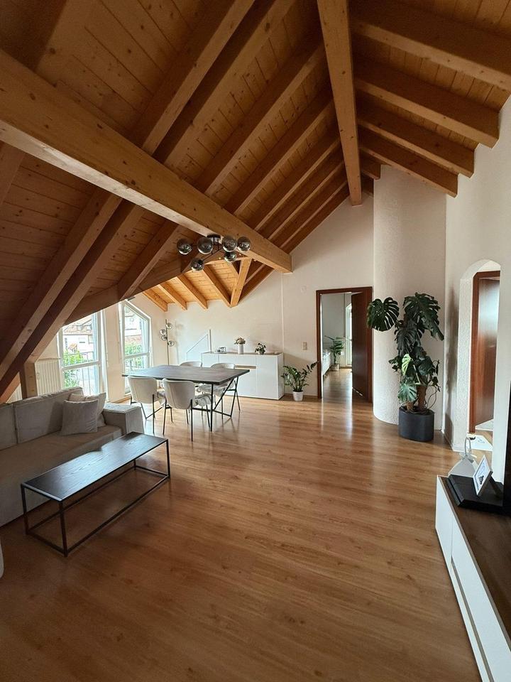 Attraktive und neuwertige 3-Zimmer-Dachgeschoßwohnung mit gehobener Innenausstattung in Eschenbach