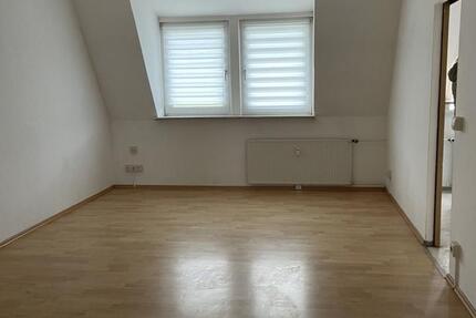 Dachgeschoss-Wohnung 3-Raum 64m² ohne Einbauküche mit Stellplatz 3 zimmer