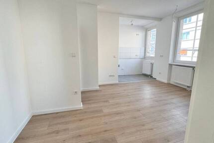 St. Peter ! Helle kernsanierte 2-Zi.-Altbau-Whg., 33 m², Laminat, ohne Balkon, 1.OG ohne Aufzug