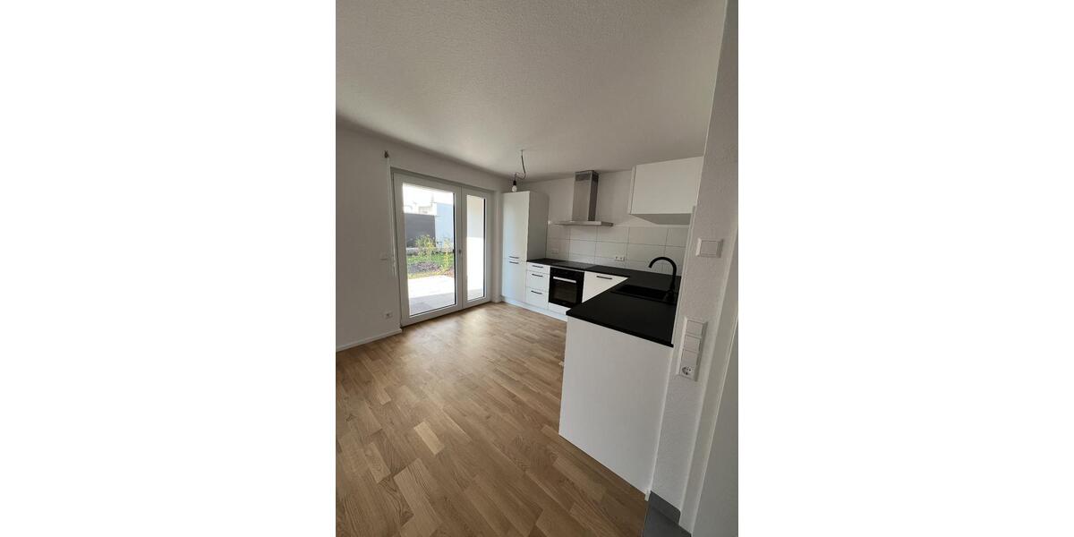 lichtdurchflutete wunderschöne 3,5 Zimmer Wohnung mit Garten 3.5 zimmer