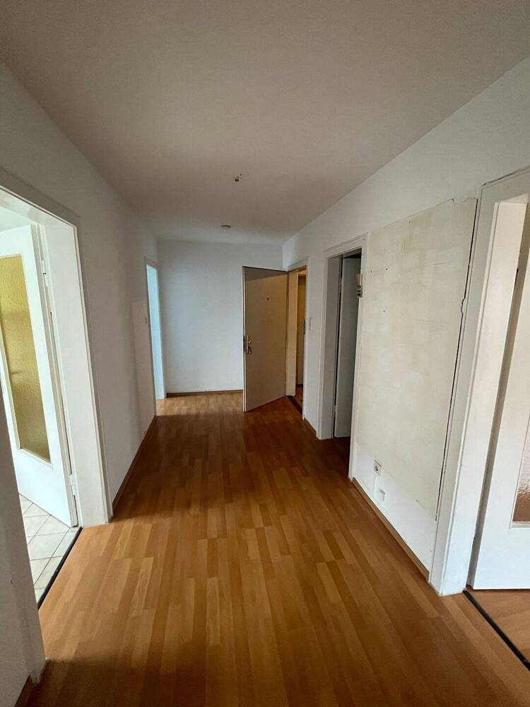 BESICHTIGUNG: Di., 02.09., 17.00 - 17.30 Uhr! Großzügige 2-Zimmer-Wohnung in Schnelsen, 71 m²! Befristete Vermietung für ein Jahr!