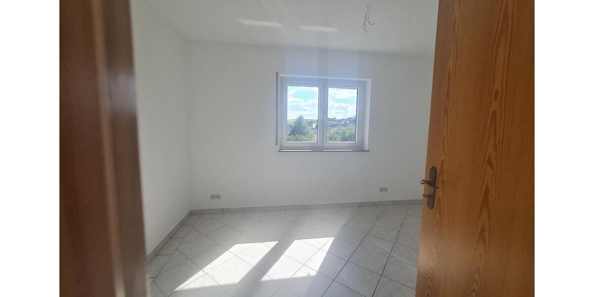 Etagenwohnung Hünfelden - 3 Zimmer, 85 m&sup2;, 675&euro; | Angebot:25656956