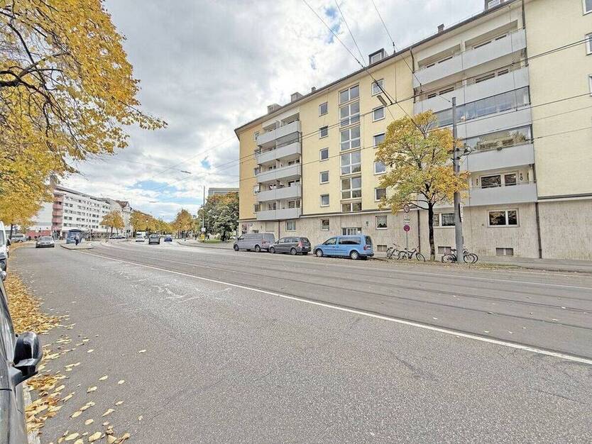 Sofort verfügbar! Ruhiges Apartment mit Einbauküche, Wannenbad und Aufzug in Obergiesing 1 zimmer