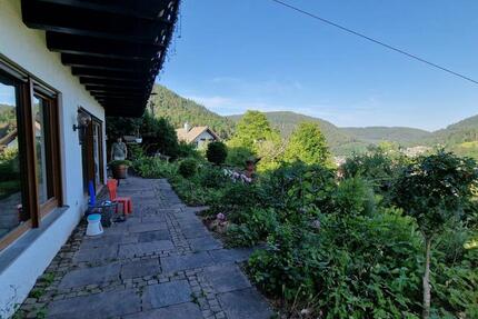 Haus Alpirsbach - 10 Zimmer, 300 m&sup2;, 2.000&euro; | Angebot:21618399