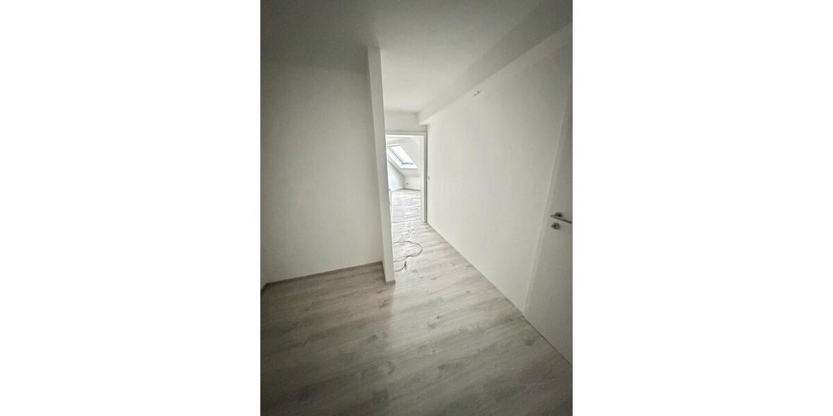 Dachgeschoßwohnung Wuppertal Eckbusch - 5 Zimmer, 90 m&sup2;, 900&euro; | Angebot:24434547
