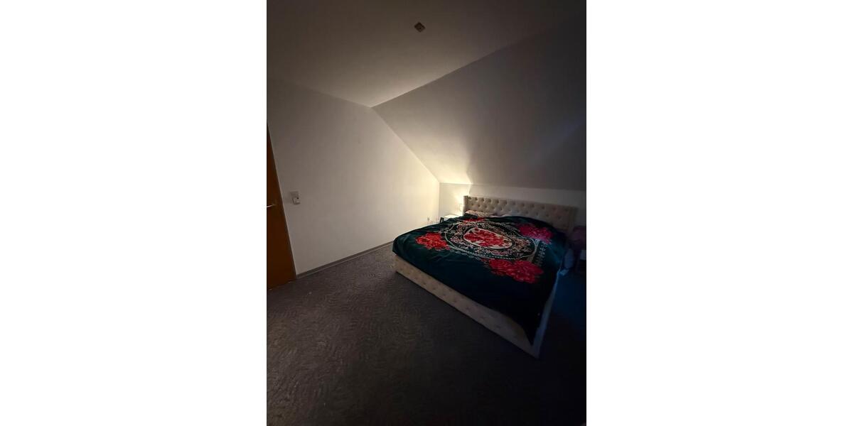 Dachgeschoßwohnung Wedemark - 3 Zimmer, 93 m&sup2;, 1.100&euro; | Angebot:26693492