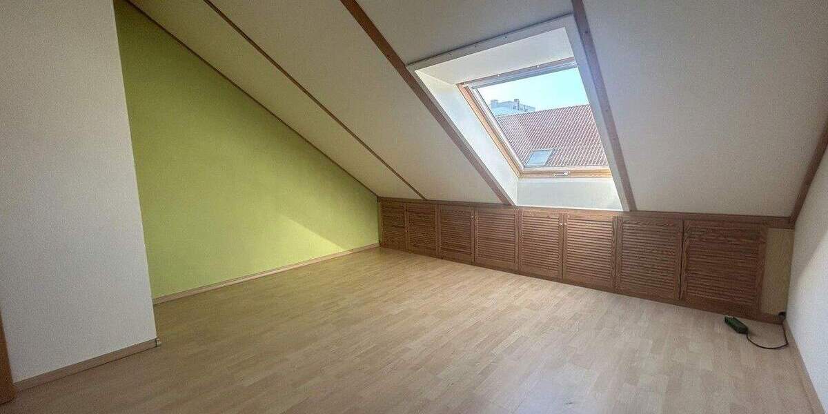 Reihenmittelhaus Kaiserslautern Innenstadt - 5 Zimmer, 141 m&sup2;, 1.600&euro; | Angebot:24836225