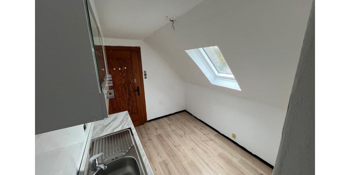 Dachgeschoßwohnung Detmold - 2.5 Zimmer, 64 m&sup2;, 896&euro; | Angebot:24869992