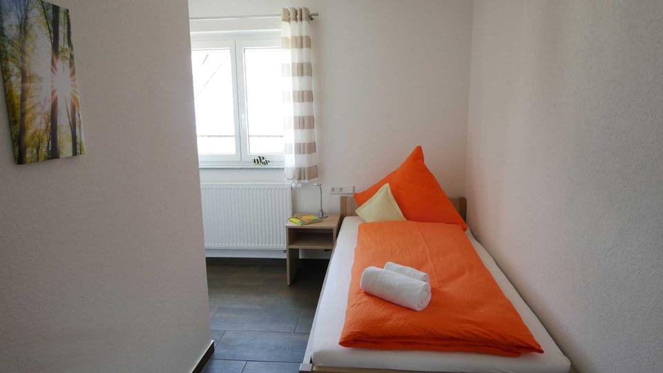 Etagenwohnung Ochsenhausen - 7 Zimmer, 130 m&sup2;, 1.450&euro; | Angebot:25851453