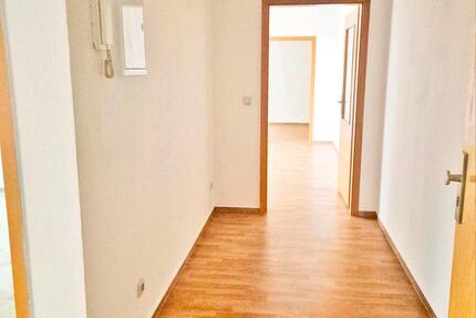 große helle 3 Raumwohnung mit Stellplatz und Abstellraum 3 zimmer