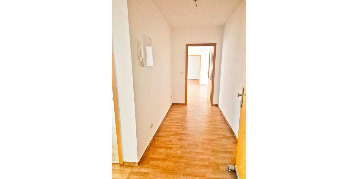 große helle 3 Raumwohnung mit Stellplatz und Abstellraum 3 zimmer