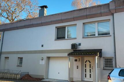 Privatvermietung 4 Raum Wohnung als freistehendes EFH in 09212 4 zimmer