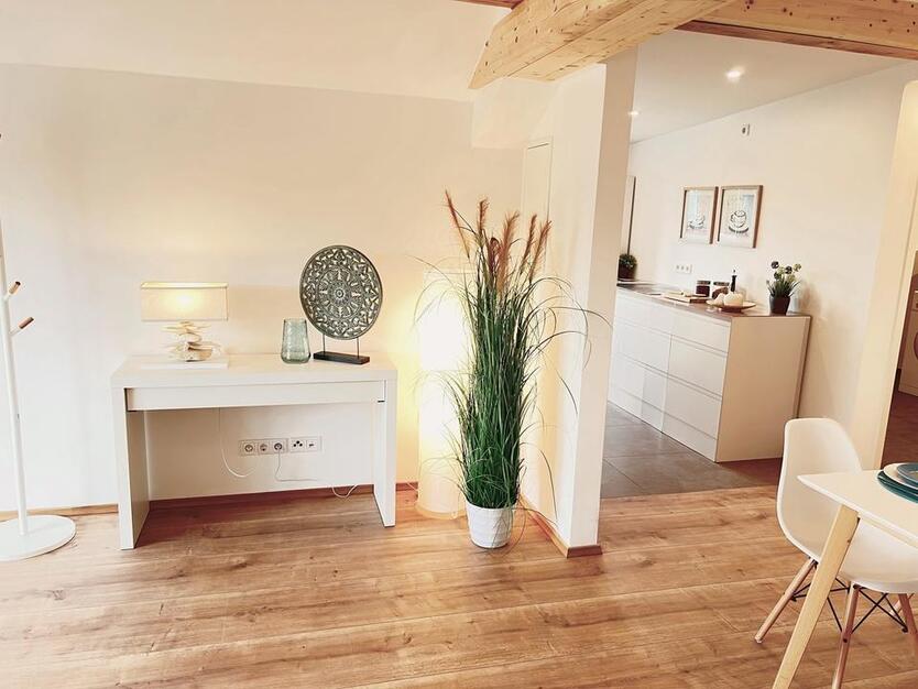 Helle, kernsanierte 4ZKB Dachgeschoßwohnung in Markt Indersdorf mit Balkon & kleinem Garten