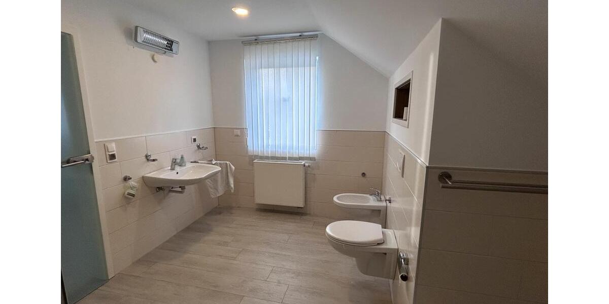 Dachgeschoßwohnung Morsbach - 3 Zimmer, 138 m&sup2;, 1.100&euro; | Angebot:24804592