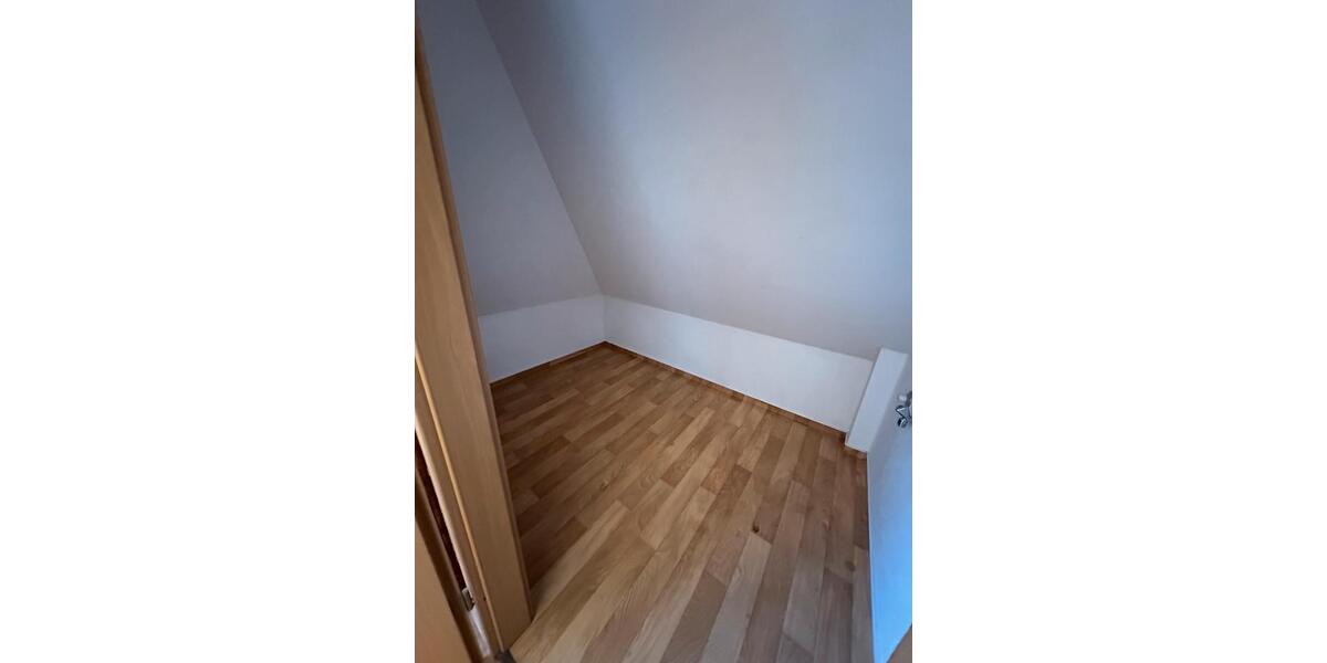 Dachgeschoßwohnung Aschersleben - 3 Zimmer, 85 m&sup2;, 669&euro; | Angebot:26441632