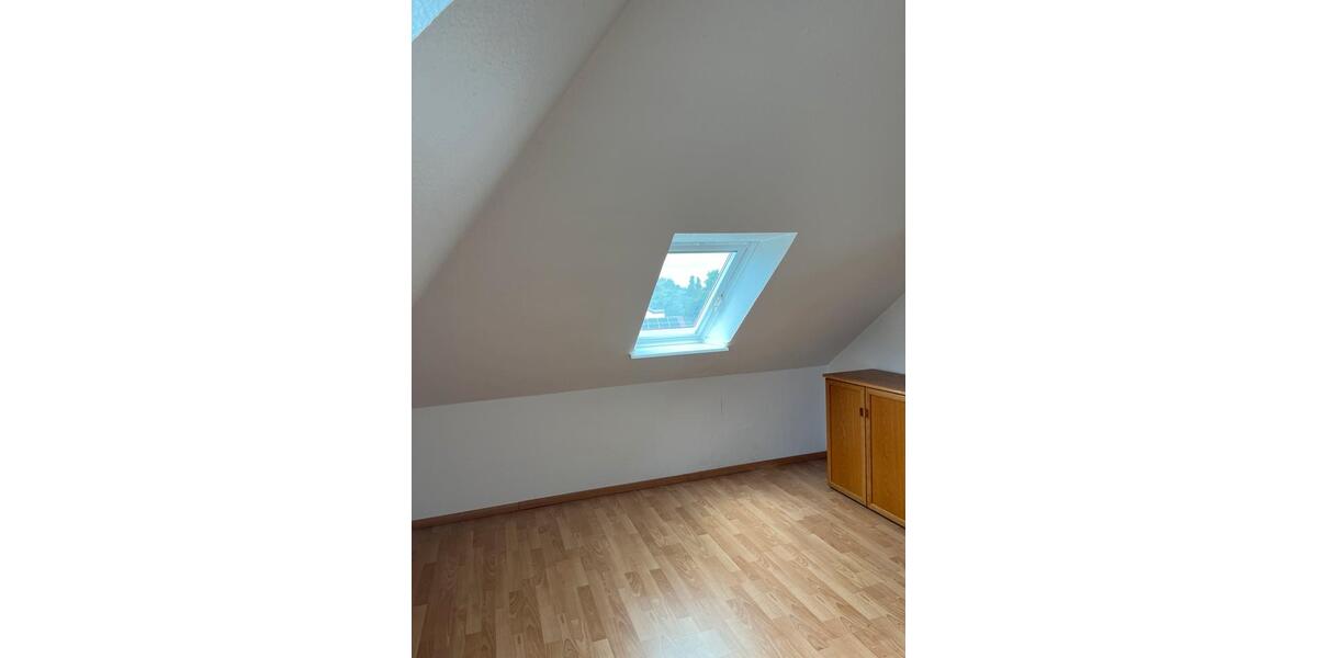 Dachgeschoßwohnung Lembruch - 5 Zimmer, 120 m&sup2;, 1.250&euro; | Angebot:26581880