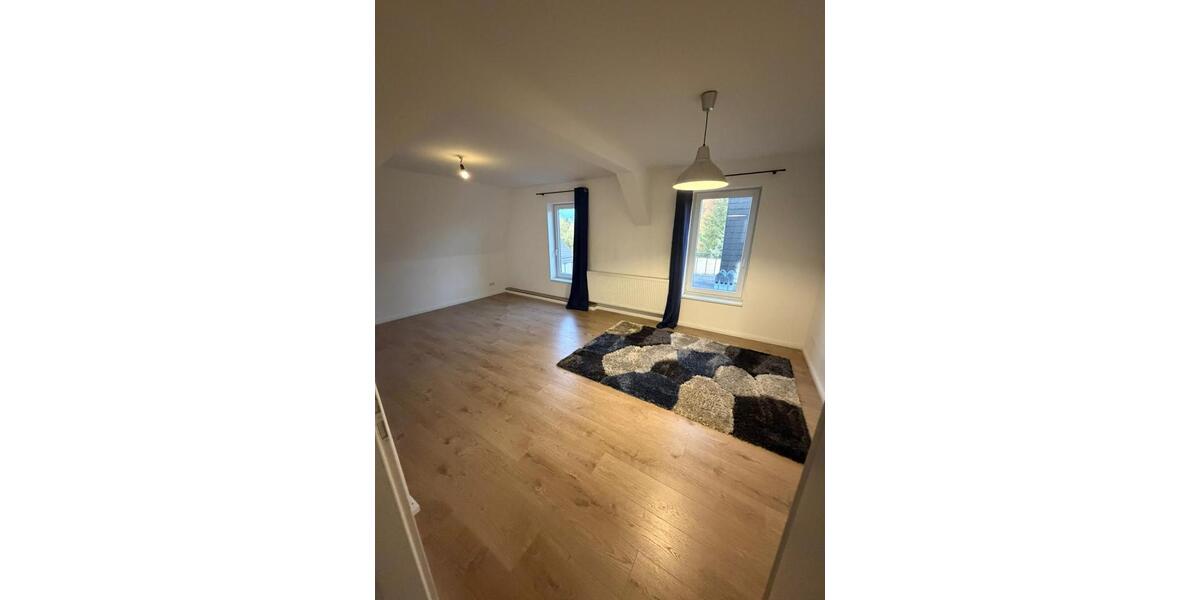 Dachgeschoßwohnung Südheide - 3 Zimmer, 140 m&sup2;, 930&euro; | Angebot:24676313