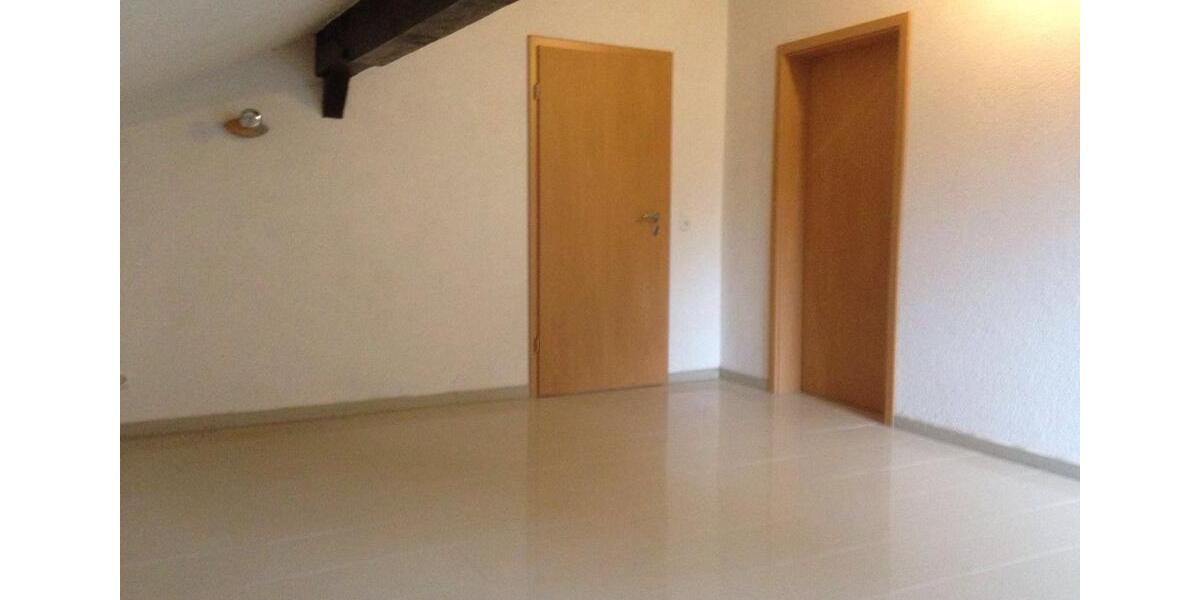 Dachgeschoßwohnung Siegen - 3 Zimmer, 105 m&sup2;, 656&euro; | Angebot:25764250