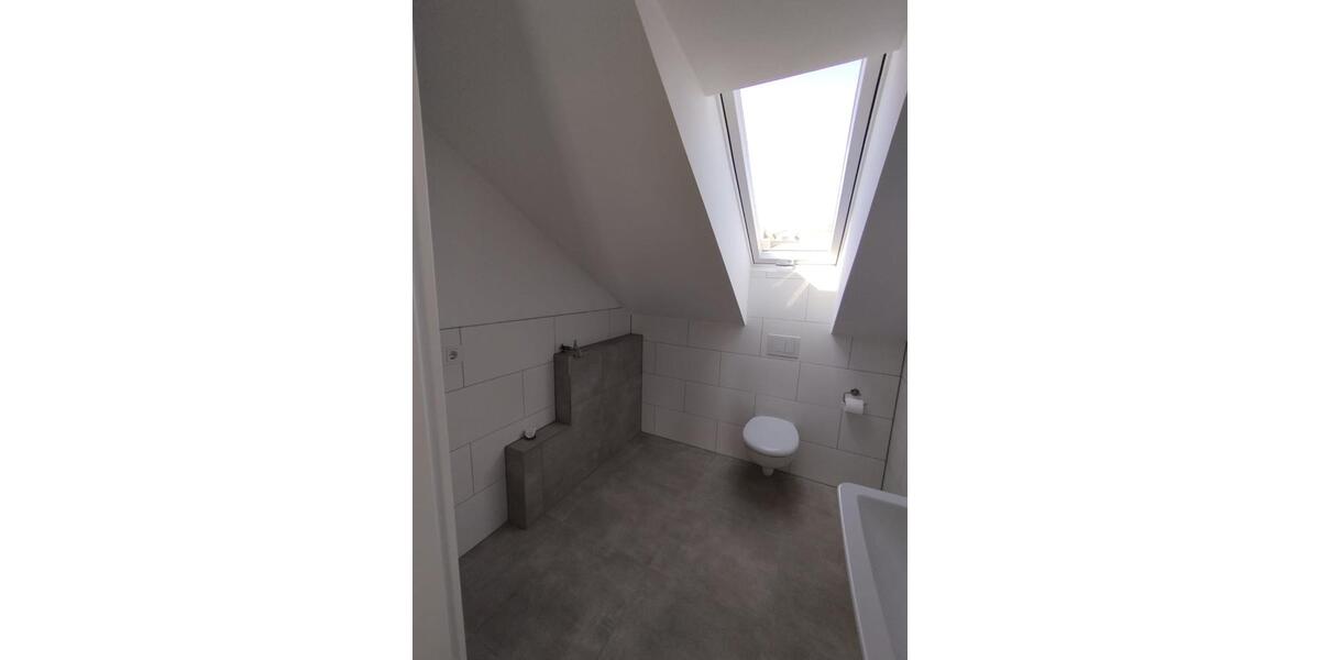 Helle 4-Zimmer Dachgeschoss Wohnung mit offener Wohnküche inkl. EBK! 4 zimmer